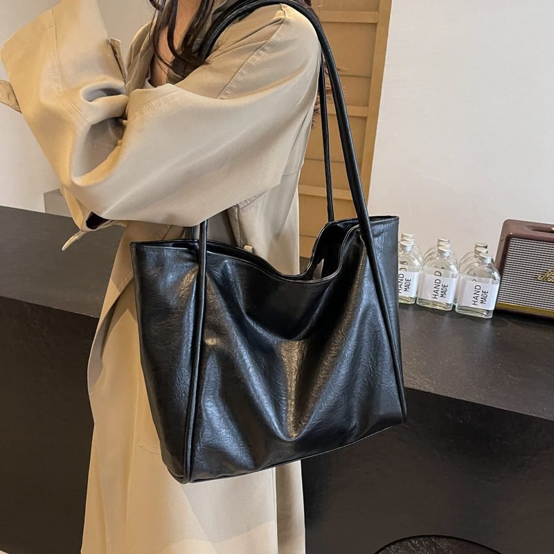 Stella Oversized Shoulder Bag - Image 3