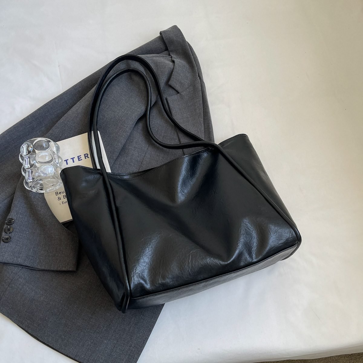 Stella Oversized Shoulder Bag - Image 4